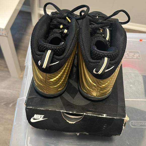 With box - Picture 3 of 5